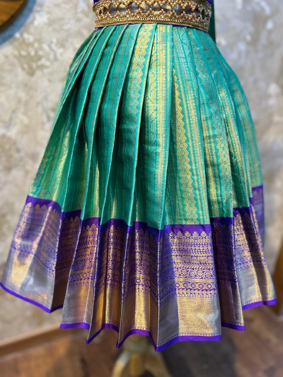 (SB251)Nayanthara with Shawl