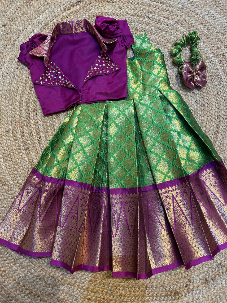 (SB320)Vaazhai Collar Neck Silk Lehenga