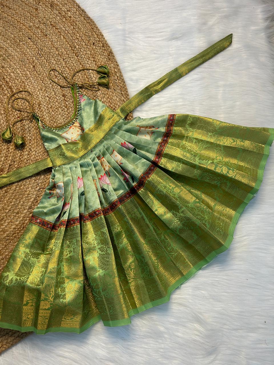(SB171)Sneha Collection from Pichaiwai Prints( Green Kamali Knot Hand)