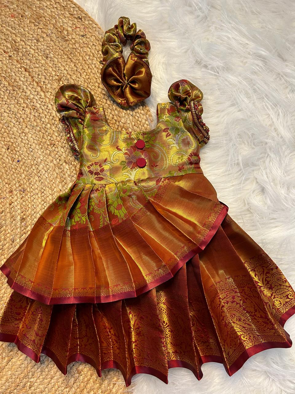 (SB273)Sugumari - Twist and Turn Kanchipuram Silk Gowns