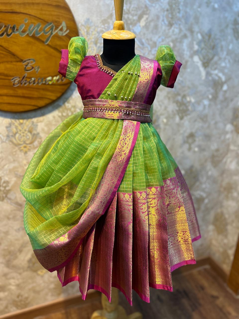 (SB098)Pachaikili with Pleated Shawl Tissue Silk Gown