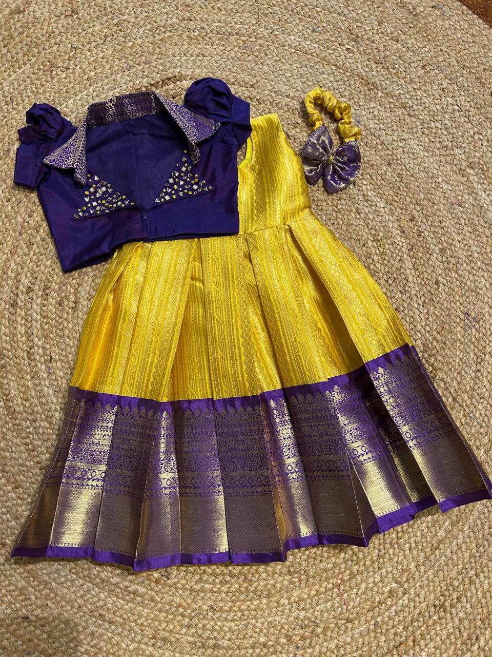 (SB319)Sunrise Collar Neck Silk Gowns with Petticoat Type