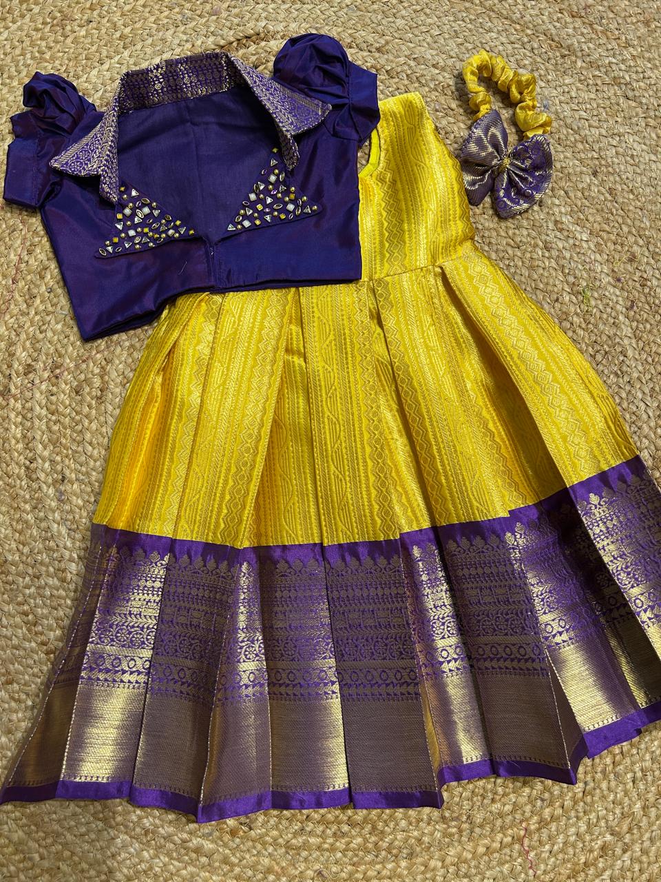 (SB319)Sunrise Collar Neck Silk Gowns with Petticoat Type