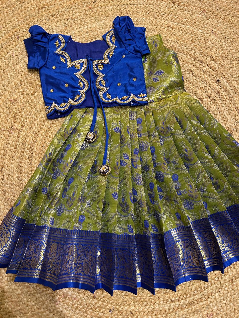 (SB349)Mehendi Green with Dark Blue Aari Overcoat