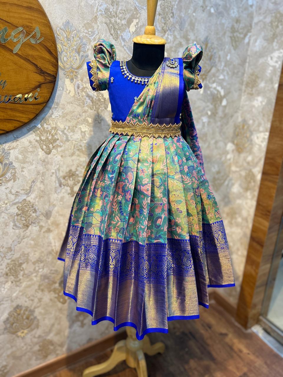 (SB246)Rithu - Removable Shawl Pattern