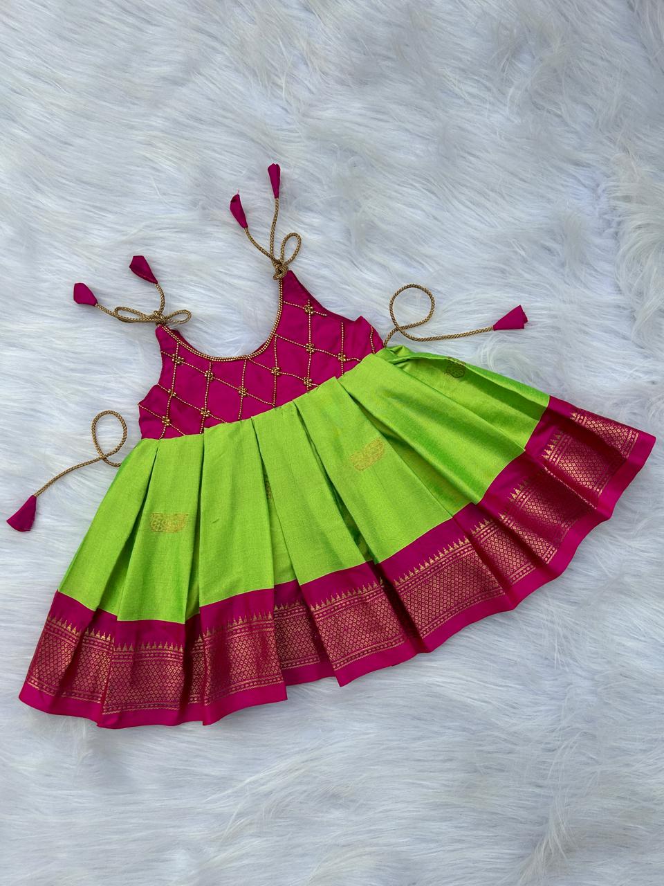 (SB068)Parrot Green Knot Hand Art Silk Gown