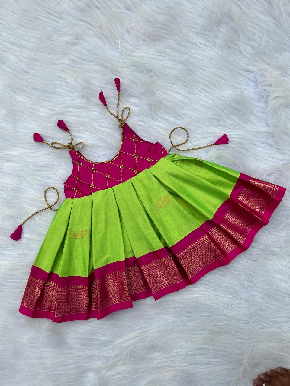 (SB068)Parrot Green Knot Hand Art Silk Gown