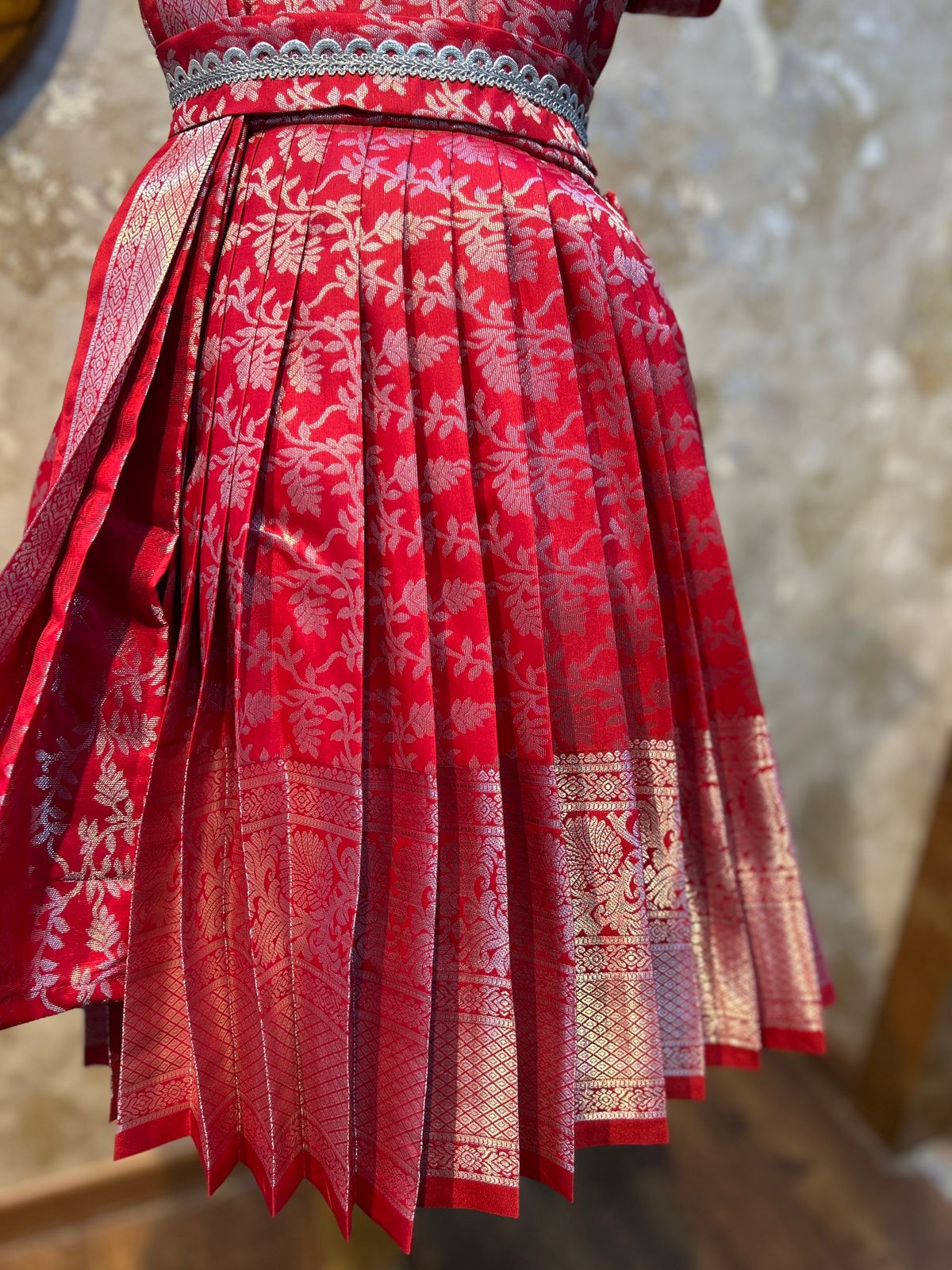 (SB383)Mercury - Finest Kanchipuram Silk Gown with Raajamatha Shawl Pattern