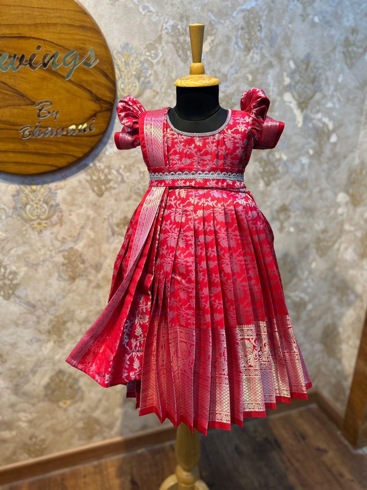 (SB383)Mercury - Finest Kanchipuram Silk Gown with Raajamatha Shawl Pattern