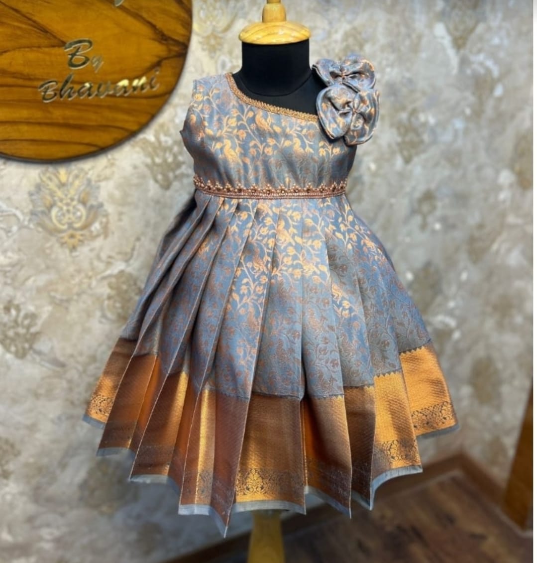 (SB044)Grey Copper Kanchipattu Gown