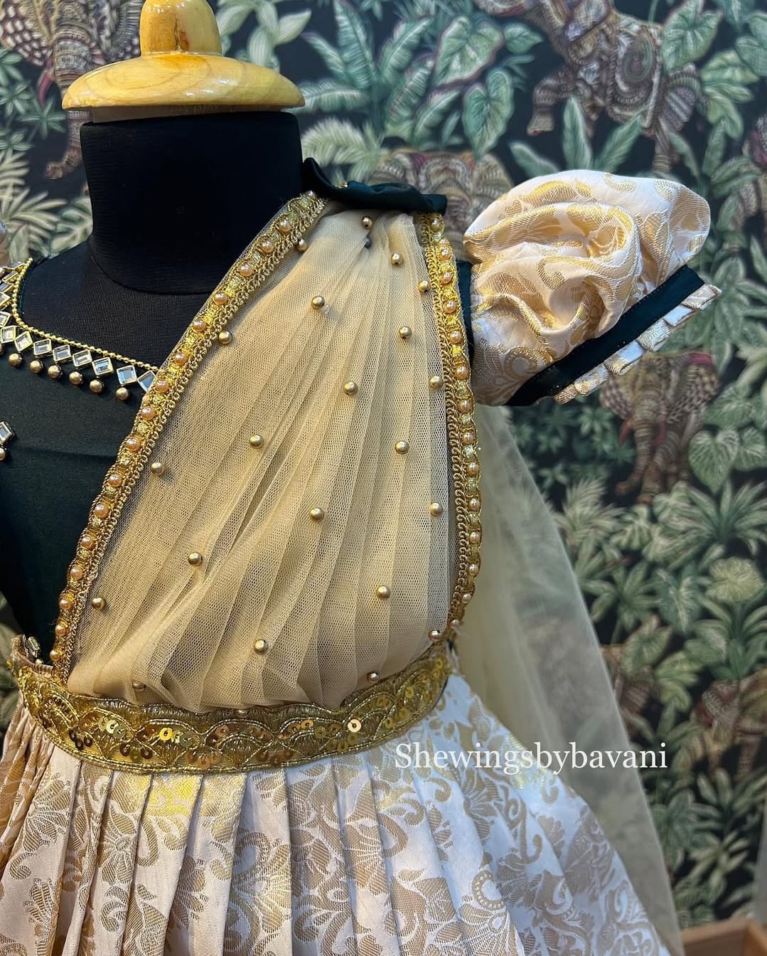 (SB137)Annapoorani Kanchipuram Silk Gown with Removable Duphatta