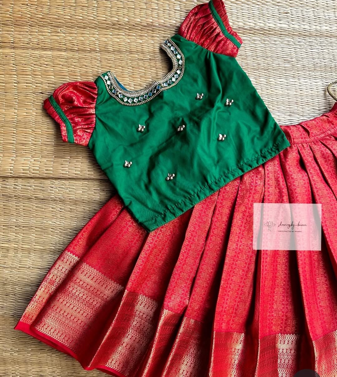(SB109)Red Chilli with Green Tops Pavadai Sattai