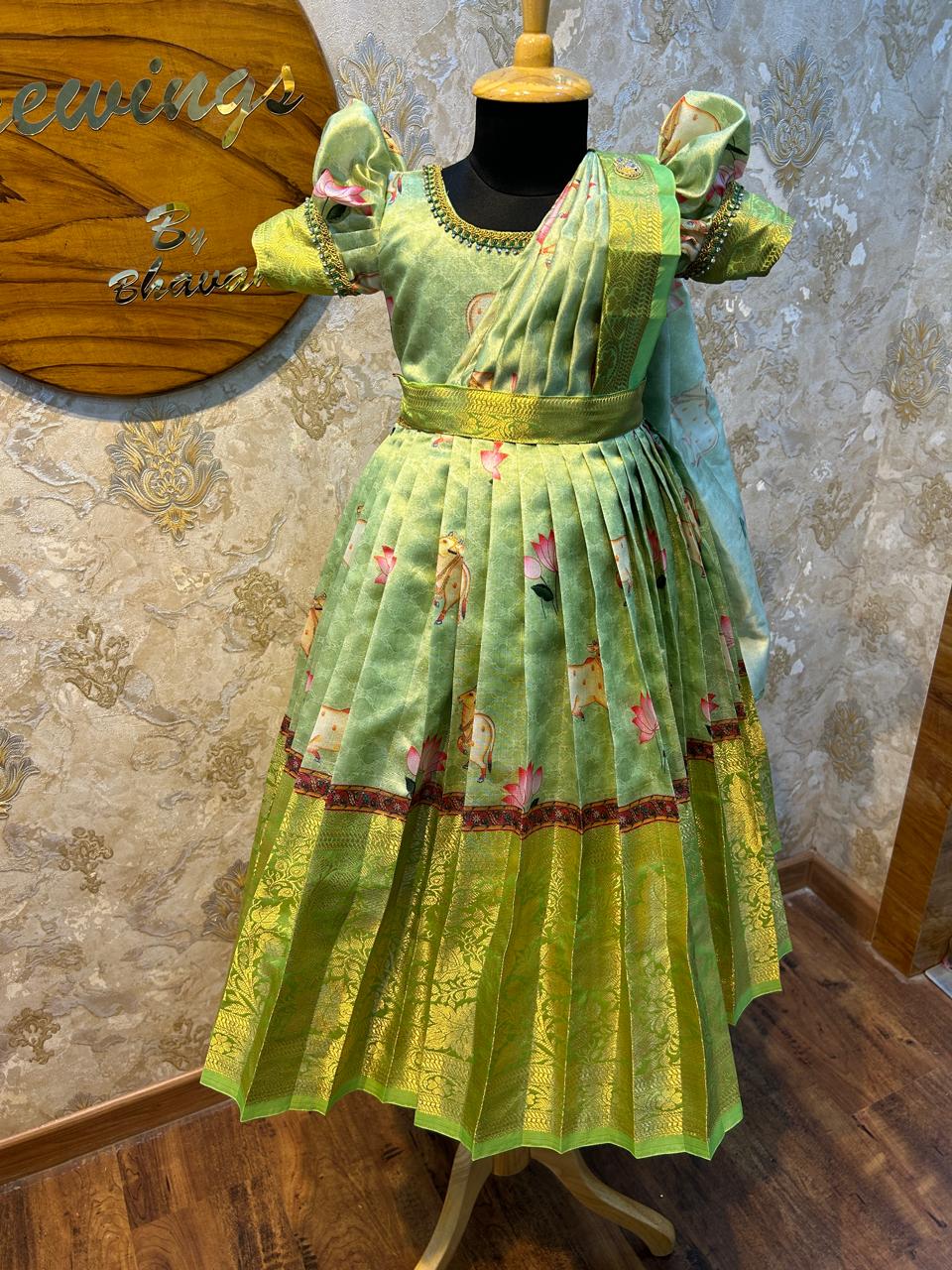 (SB210)Green Pichaiwai with Shawl
