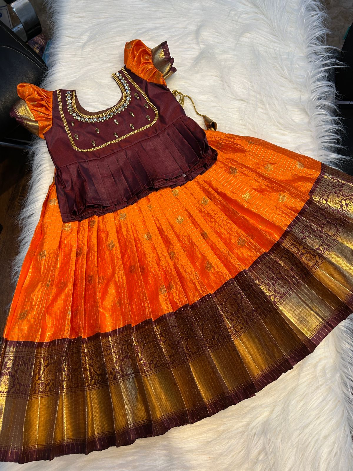 (SB398)Yazhi Pavadai Sattai