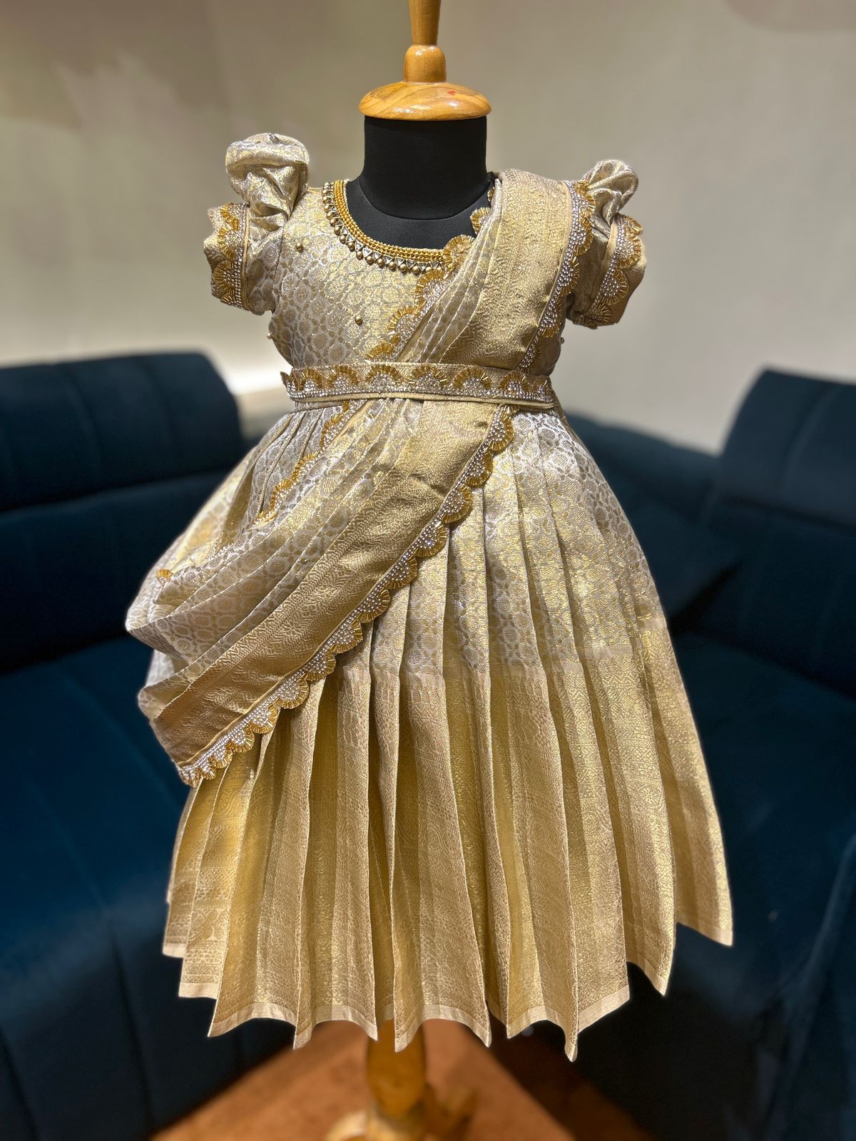 (SB411)Premium Arowana Silk gown With Full Shawl and Hipbelt