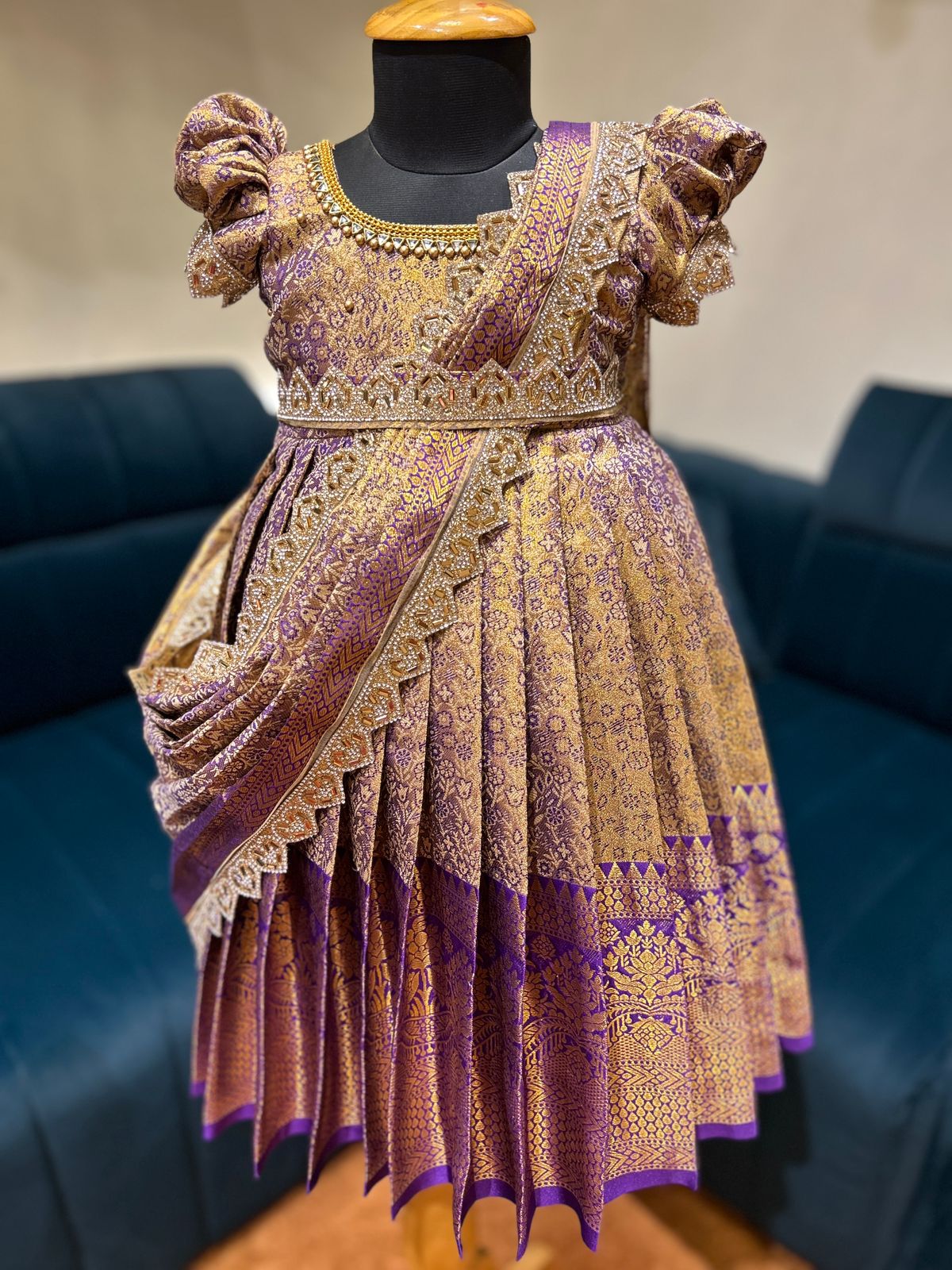 (SB416)Bakkia Full Shawl Pattern with Aari Work Lace
