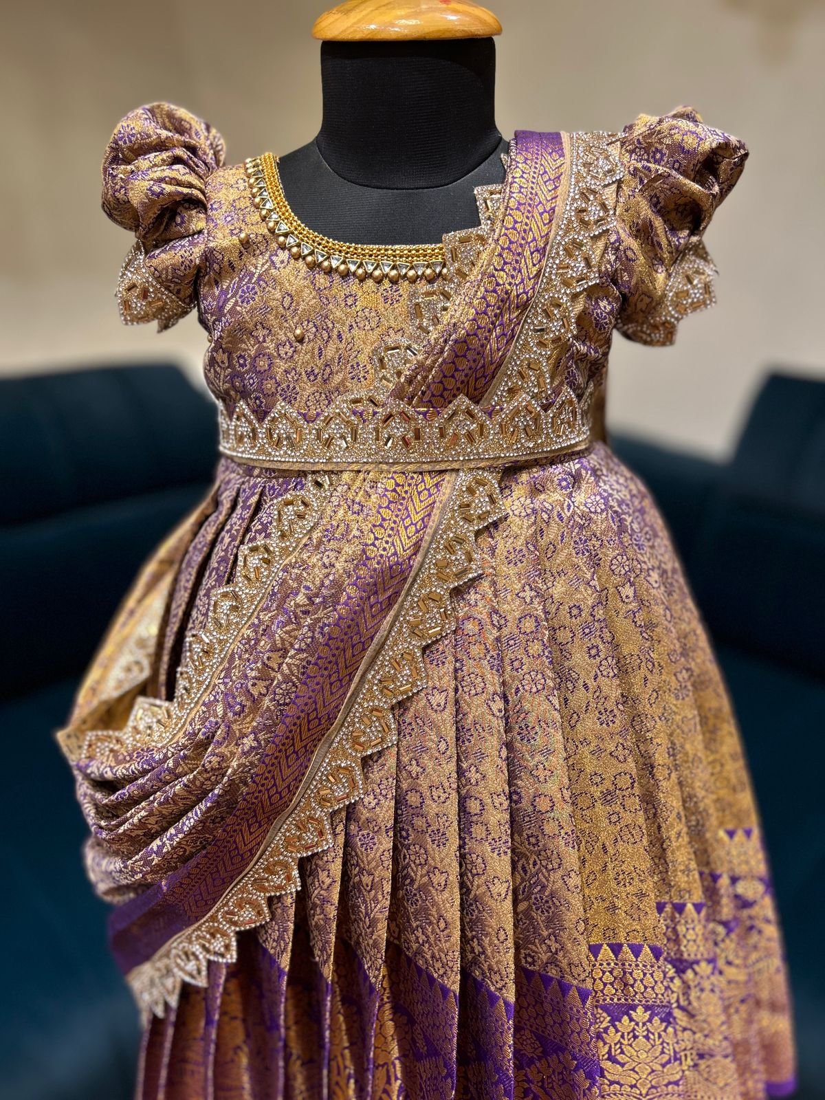 (SB416)Bakkia Full Shawl Pattern with Aari Work Lace