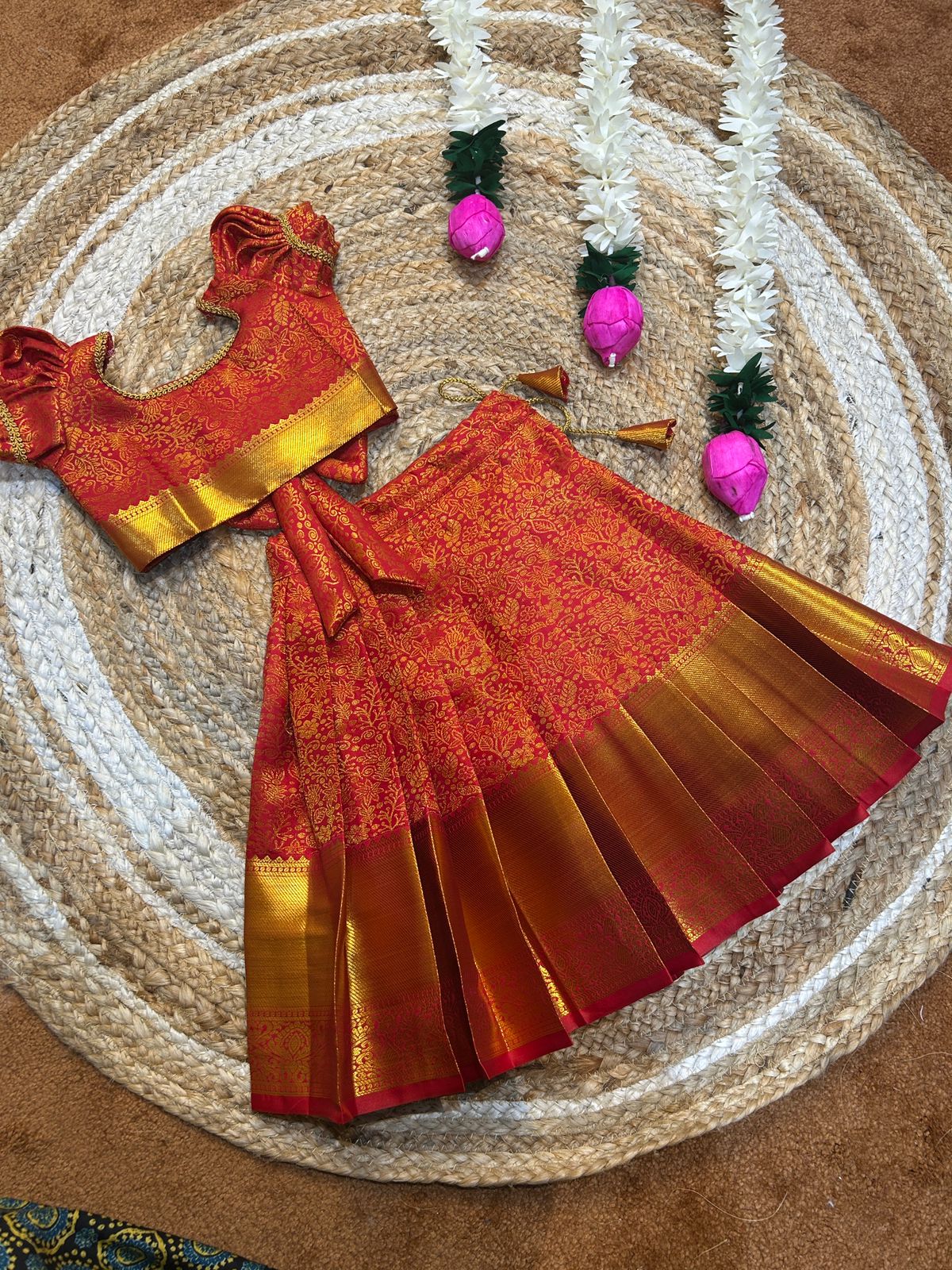 (SB463)Samudrika Latchana Pattu Pavadai