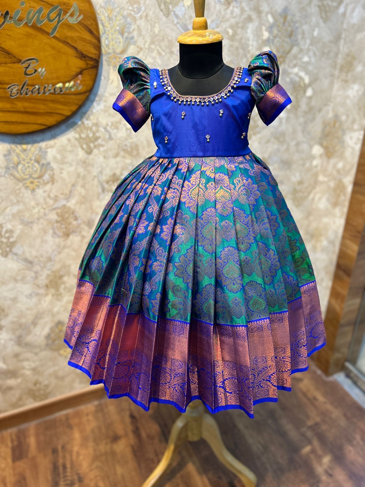 (SB467)Peacock Double Shade Kanchipuram Silk Gown with Removable Dupphatta