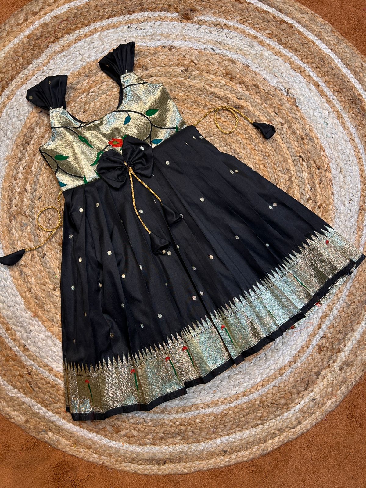 (SB497)Pure Black Paithani Silk Gowns