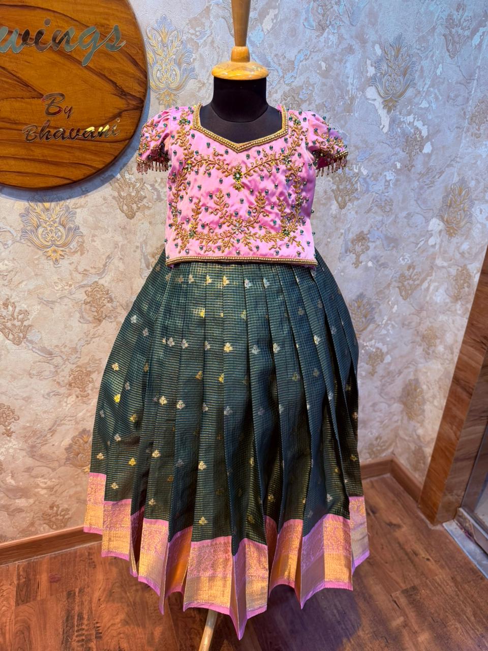 (SB525) Dark Green with Pink Gadwal Pavadai Sattai