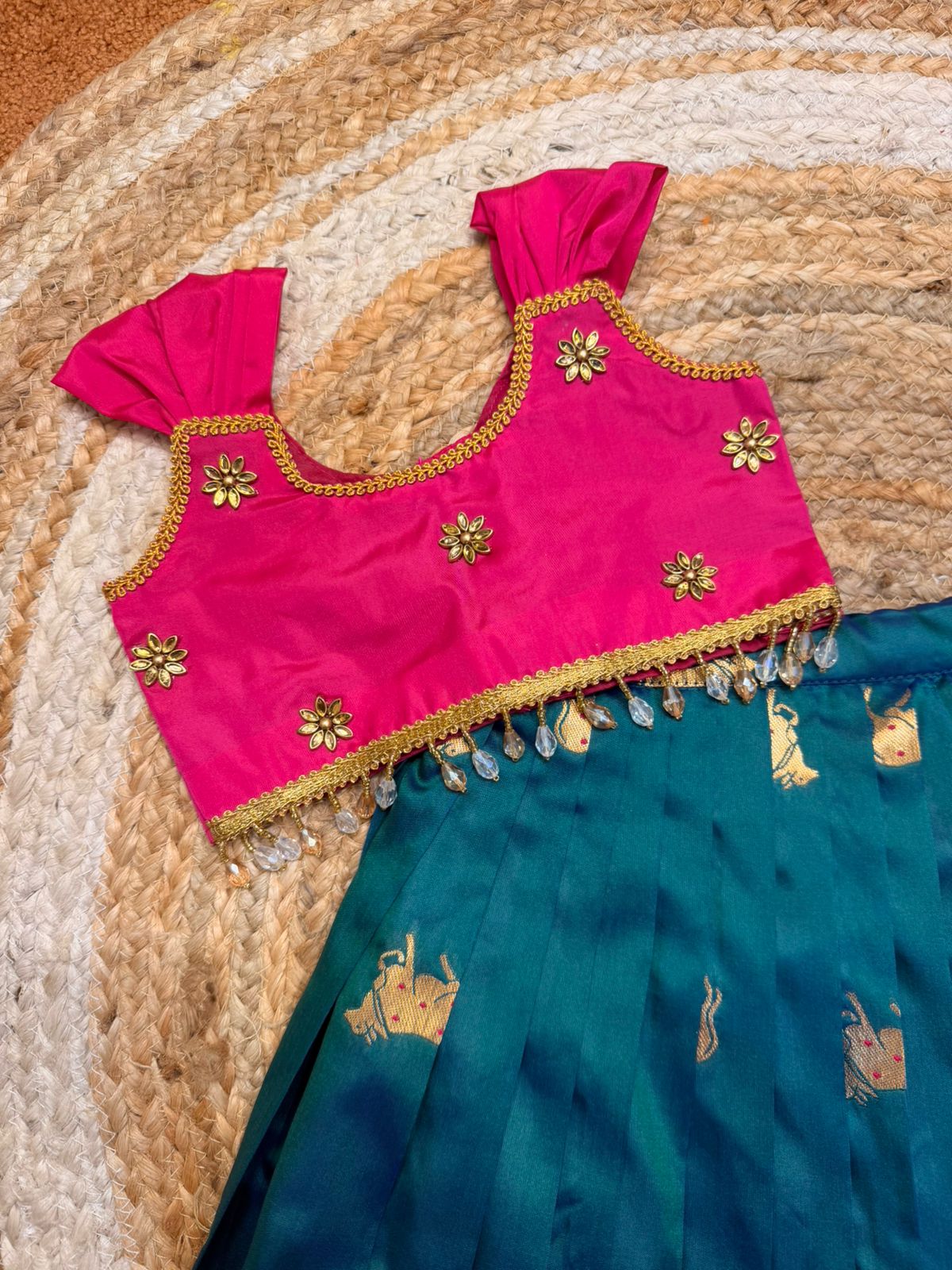 (SB567)LEELA - Elegant Pavadai Sattai