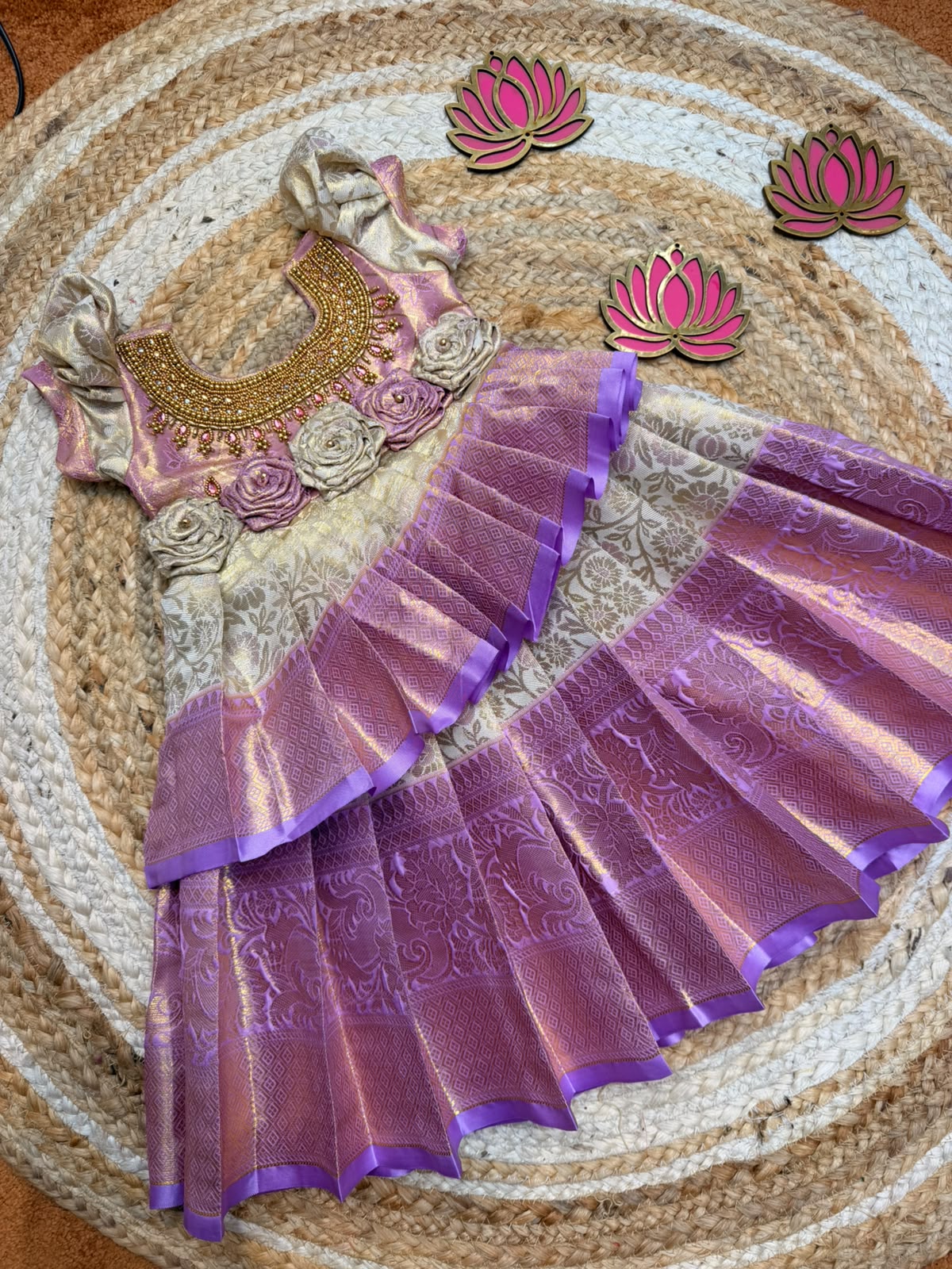 (SB586) Vairam in Criss Cross Double Frills Pattern