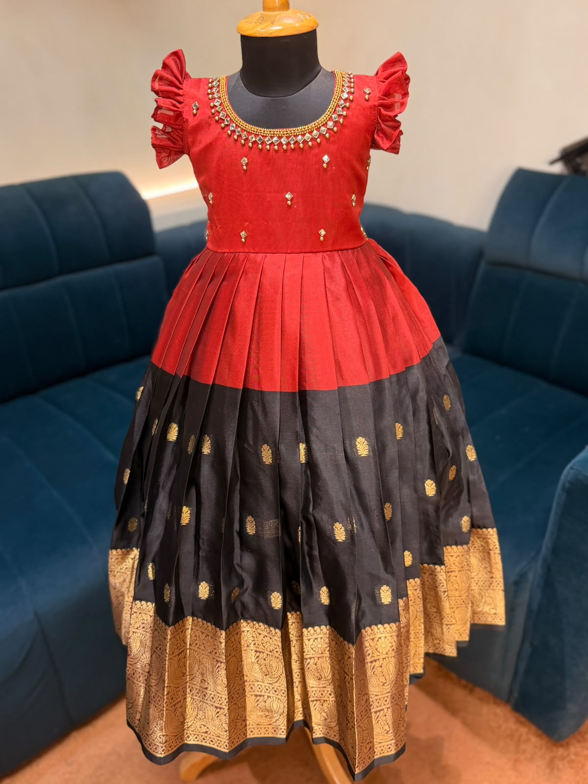 (SB587) Red Mehabooba Silk Gown