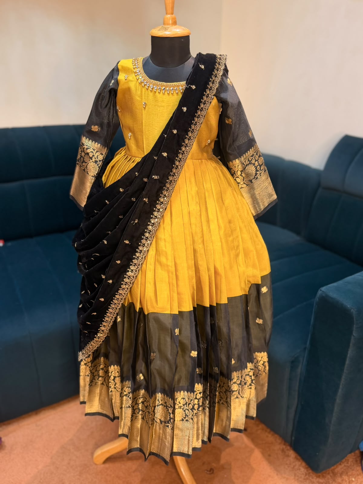 (SB610) Yellow Mehabooba Silk Gown with Shawl Pattern
